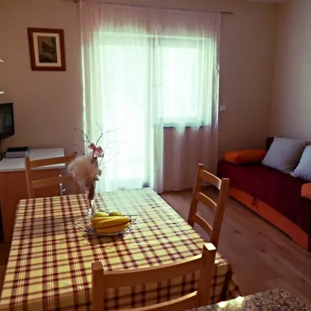3-Person Apartment In Starigrad *