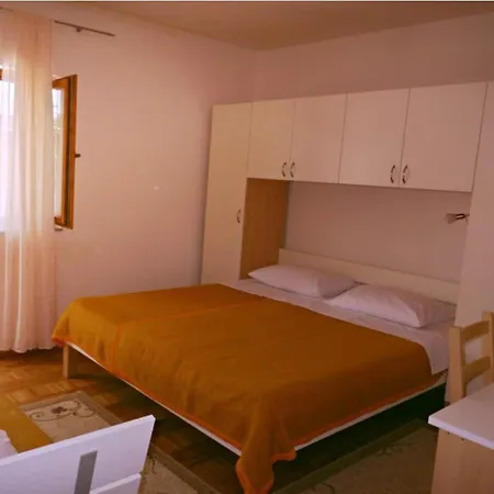 3-person In *