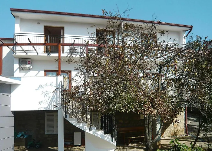 3-person In Starigrad Paklenica