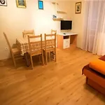 3-person In Daire Starigrad Paklenica