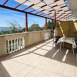 3-person In Daire Starigrad Paklenica