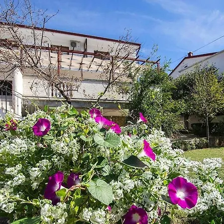 Zrinka In With Terrace And Seaview * Starigrad Paklenica