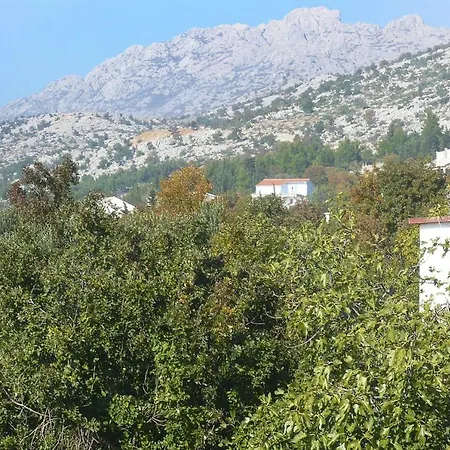 3-Person Apartment In Starigrad *