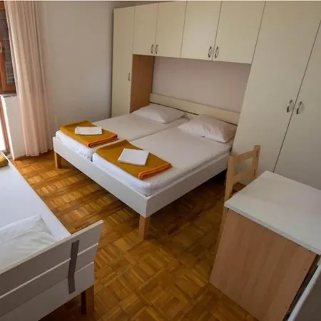 3-person In