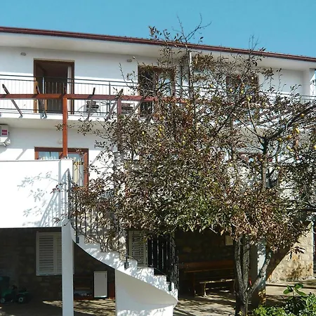 3-person In Starigrad Paklenica